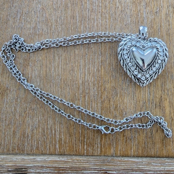 Vintage 3D Heart Filigree Pendant Necklace β Silver Tone π - Picture 7 of 8